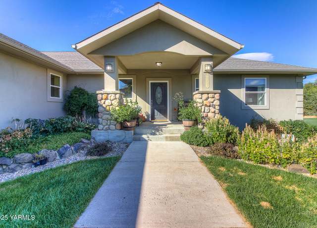 Property at 9806 Bittner Rd, Yakima, WA 98901, 4 beds, 3.5 baths