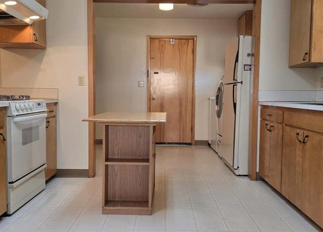 Property at 3803 Meadow Ln, Yakima, WA 98902, 4 beds, 2.5 baths