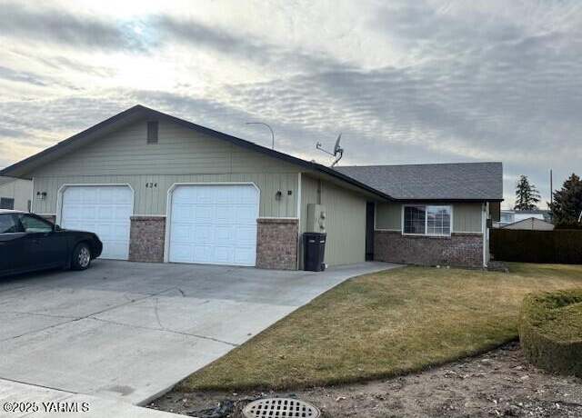 Property at 424 S 74th Ave, Yakima, WA 98908