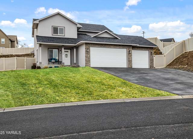 Property at 1408 W 1st Ave, Selah, WA 98942, 3 beds, 2.5 baths