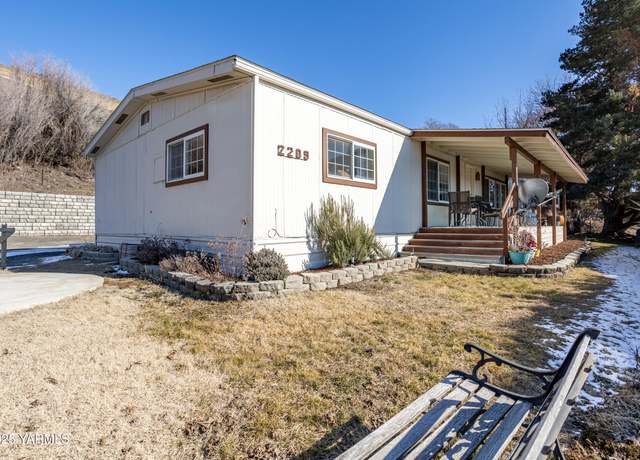 Property at 2209 Rest Haven Rd, Yakima, WA 98901, 4 beds, 3 baths