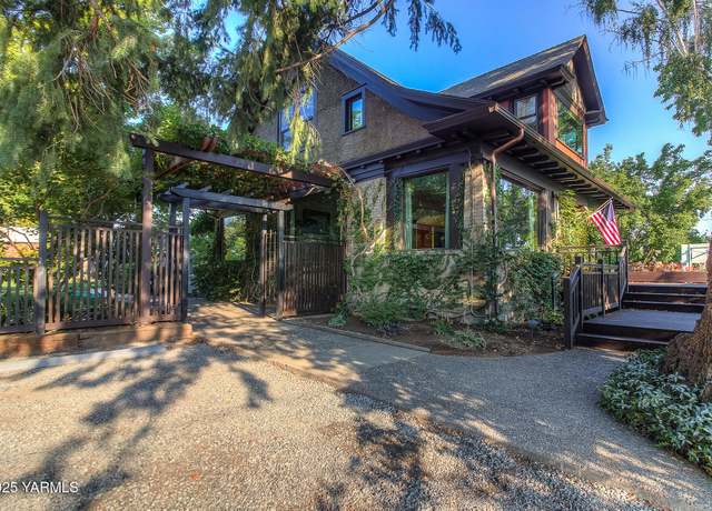 Property at 108 N 32nd Ave, Yakima, WA 98902, 5 beds, 3.5 baths