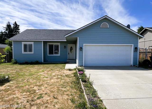 Property at 1215 Vineyard Dr, Tieton, WA 98947, 3 beds, 2 baths