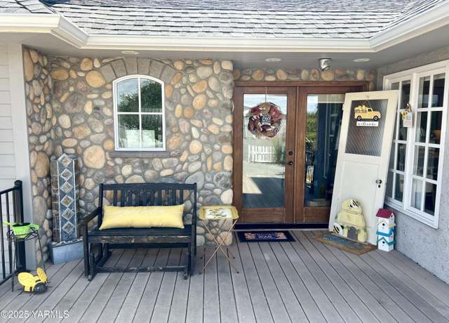 Property at 31 Gilbert Rd, Zillah, WA 98953, 4 beds, 4 baths