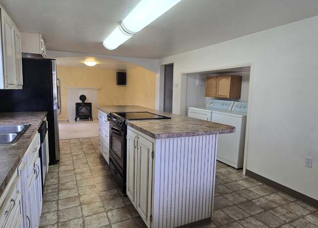 Property at 9810 US Hwy 12 Ave, Naches, WA 98937, 5 beds, 2 baths