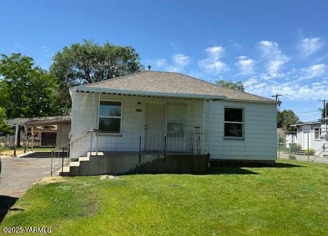 Property at 1306 S 10th Ave, Yakima, WA 98902, 2 beds, 1 bath