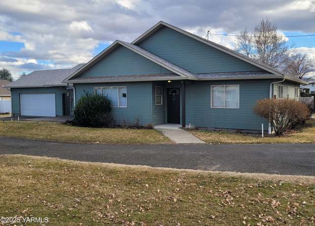 Property at 1121 S 44th Ave, Yakima, WA 98908, 2 beds, 2 baths