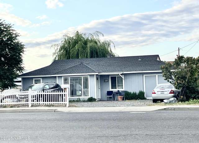 Property at 625 W Washington Ave, Yakima, WA 98902, 3 beds, 2 baths