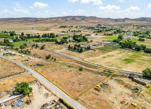 Property at 1335 Gibson Rd, Selah, WA 98942