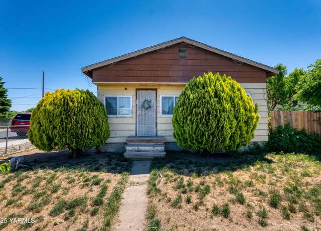 Property at 36 N F St, Toppenish, WA 98948, 3 beds, 1 bath