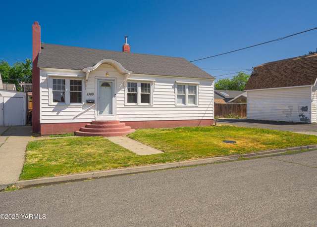 Property at 1309 W Spruce St, Yakima, WA 98902, 3 beds, 1 bath