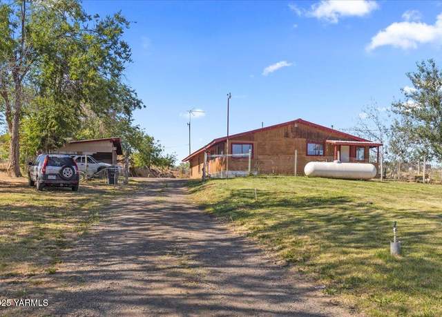 Property at 101 W Slavin Rd, Yakima, WA 98903, 4 beds, 2 baths