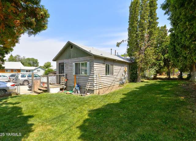 Property at 1119 S 19th Ave, Yakima, WA 98902, 4 beds, 4.5 baths
