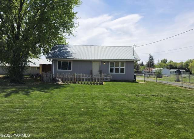 Property at 8812 Ahtanum Rd, Yakima, WA 98903, 3 beds, 1 bath