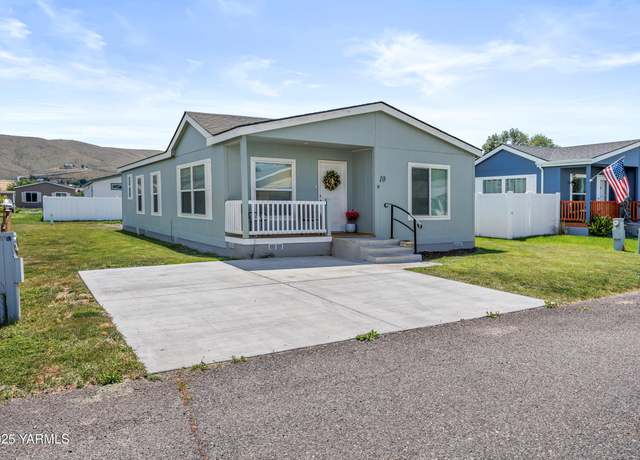 Property at 2802 S 5th Ave #10, Union Gap, WA 98903, 3 beds, 2 baths