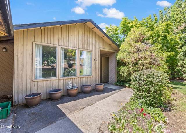 Property at 30 Cedar Hill Dr, Yakima, WA 98908, 3 beds, 2 baths