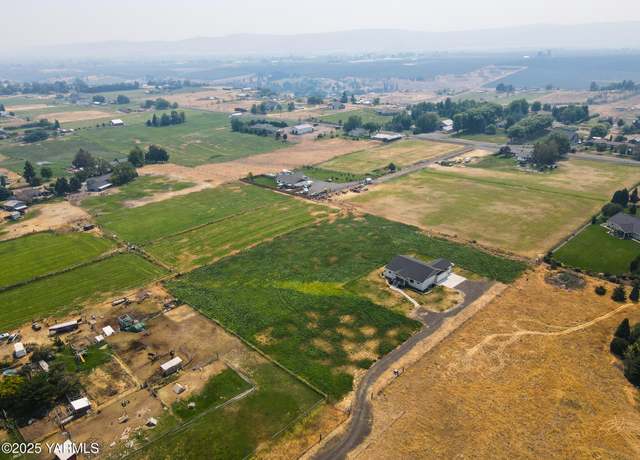Property at 15020 Douglas Rd, Yakima, WA 98908, 3 beds, 2.5 baths