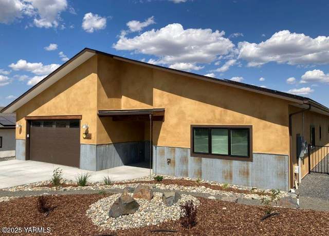 Property at 803 Selah Vista Way, Selah, WA 98942, 3 beds, 1.5 baths