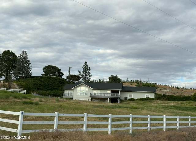 Property at 359 Riggins Rd, Wapato, WA 98951, 5 beds, 3.5 baths