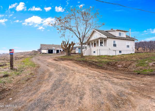 Property at 1555 W Tieton Rd, Tieton, WA 98947, 4 beds, 1 bath