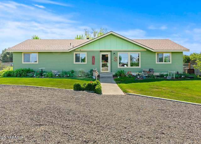 Property at 2810 S 79th Ave, Yakima, WA 98903, 3 beds, 2 baths
