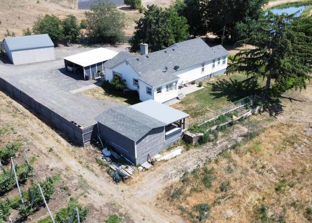 Property at 960 Knight Hill Rd, Zillah, WA 98953, 3 beds, 2.5 baths