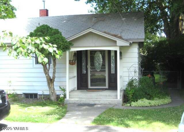 Property at 201 N 33rd St, Yakima, WA 98901, 3 beds, 1 bath
