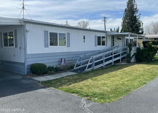 Property at 55 W Washington Ave Unit 4, Yakima, WA 98903, 2 beds, 2 baths