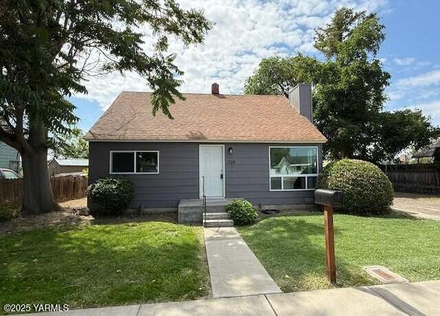 Property at 725 13th St, Sunnyside, WA 98944, 3 beds, 1 bath