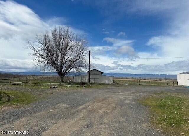 Property at 3140 Barkes Rd, Harrah, WA 98933