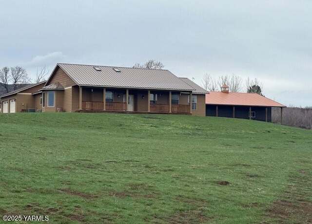 Property at 565 N Fork Rd, Yakima, WA 98903, 3 beds, 2.5 baths