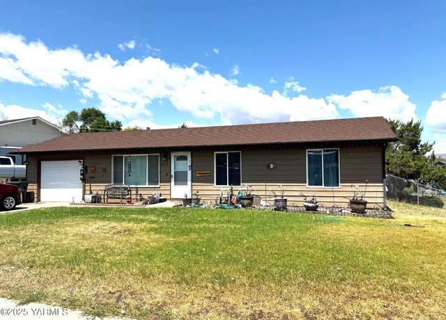 Property at 209 Palmer Dr, Selah, WA 98942, 3 beds, 1 bath