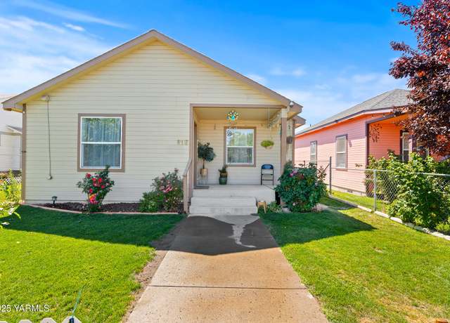 Property at 806 S 6th St, Yakima, WA 98901, 3 beds, 2 baths