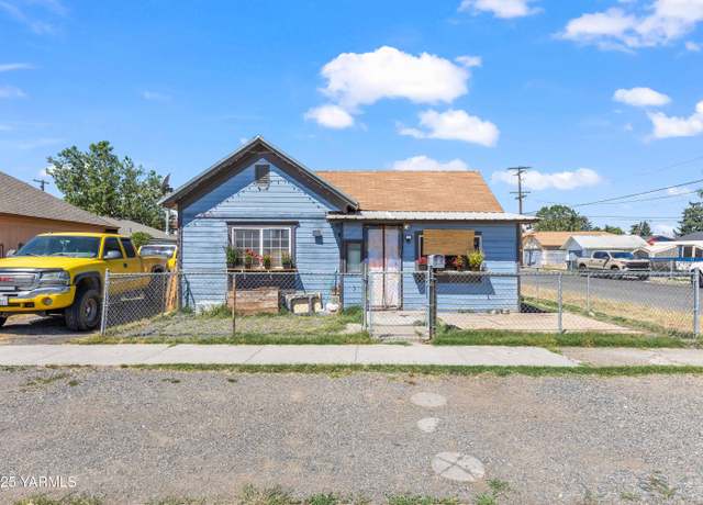 Property at 702 S Naches Ave, Wapato, WA 98951, 3 beds, 1 bath