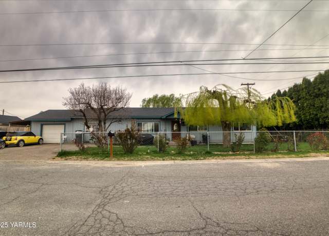 Property at 812 N 4th St, Grandview, WA 98930, 3 beds, 1 bath