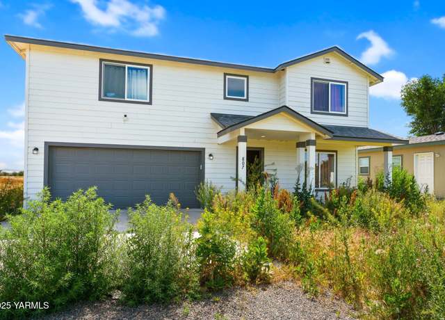 Property at 807 S 6th St, Mabton, WA 98935, 4 beds, 2.5 baths