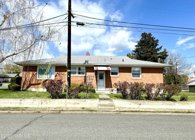Property at 919 S 32nd Ave, Yakima, WA 98902, 3 beds, 1 bath