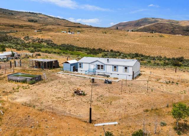Property at 1001 Aspen Springs Ln, Yakima, WA 98903, 3 beds, 2 baths