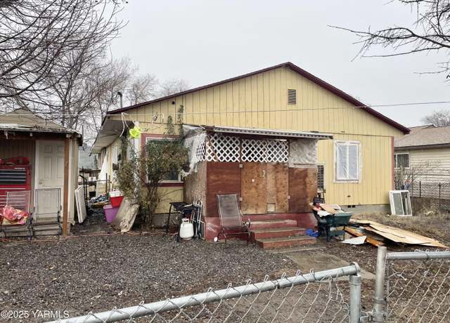Property at 151 D St, Outlook, WA 98938, 3 beds, 1 bath