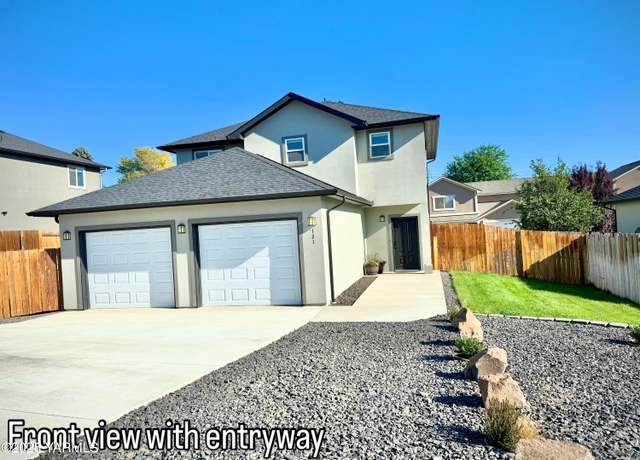 Property at 121 Lyle Loop Rd, Selah, WA 98942, 3 beds, 2.5 baths