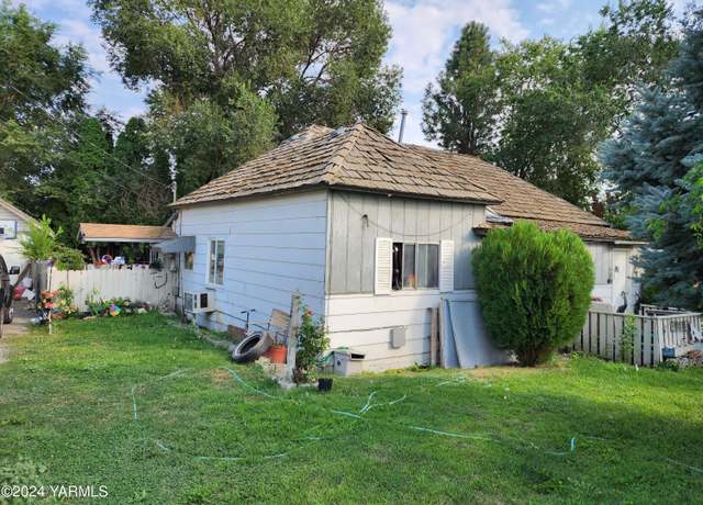 Property at 101 8th St, Zillah, WA 98953, 4 beds, 1.5 baths