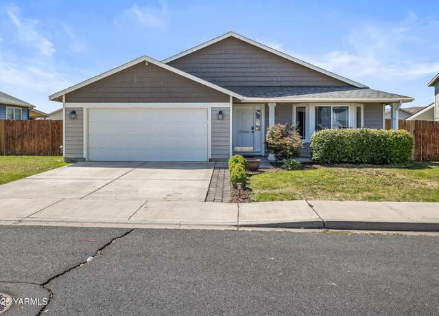 Property at 710 Columbus Ave, Moxee, WA 98936, 3 beds, 2 baths