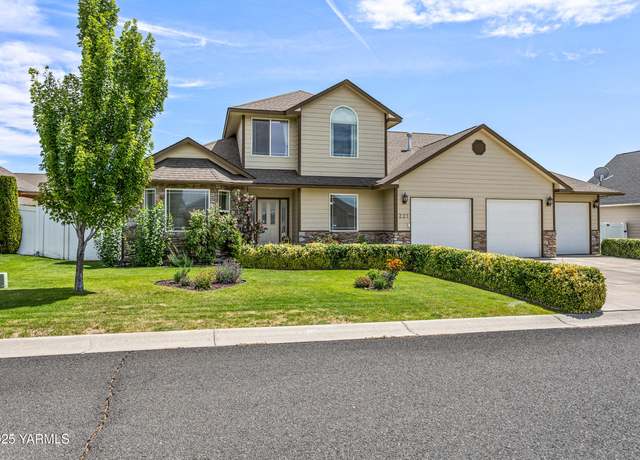 Property at 221 St Andrews Pl, Yakima, WA 98908, 4 beds, 2.5 baths