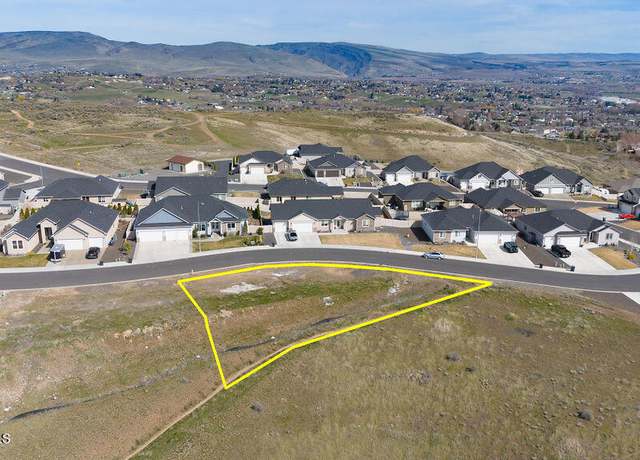Property at 1520 Valhalla Lp, Selah, WA 98942