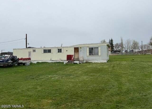 Property at 8941 Naches Heights Rd, Tieton, WA 98947, 2 beds, 1 bath