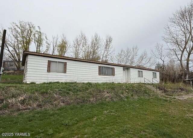 Property at 8943 Naches Heights Rd, Tieton, WA 98947, 4 beds, 2 baths