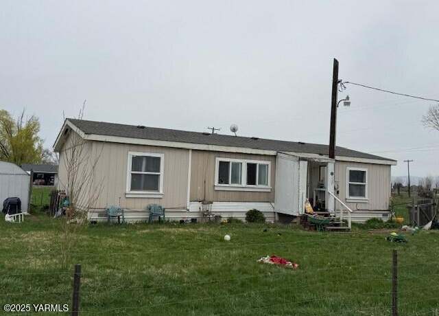 Property at 100 Trepanier Ct, Tieton, WA 98947, 3 beds, 2 baths