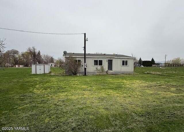 Property at 140 Trepanier Ct, Tieton, WA 98947, 3 beds, 2 baths