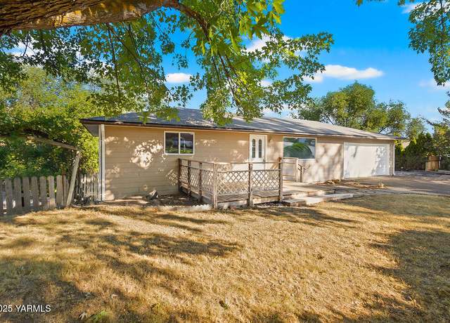 Property at 212 Anchor Lp, Selah, WA 98942, 4 beds, 2 baths