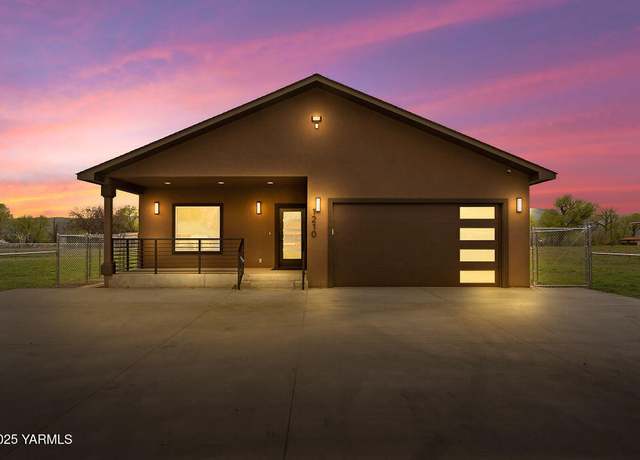 Property at 1210 W Whatcom St, Union Gap, WA 98903, 4 beds, 4.5 baths